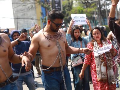 दलितकाे घरमा डोजर चलाएको विरोधमा प्रदर्शन